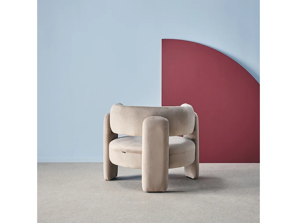 Sillón trípode en terciopelo beige