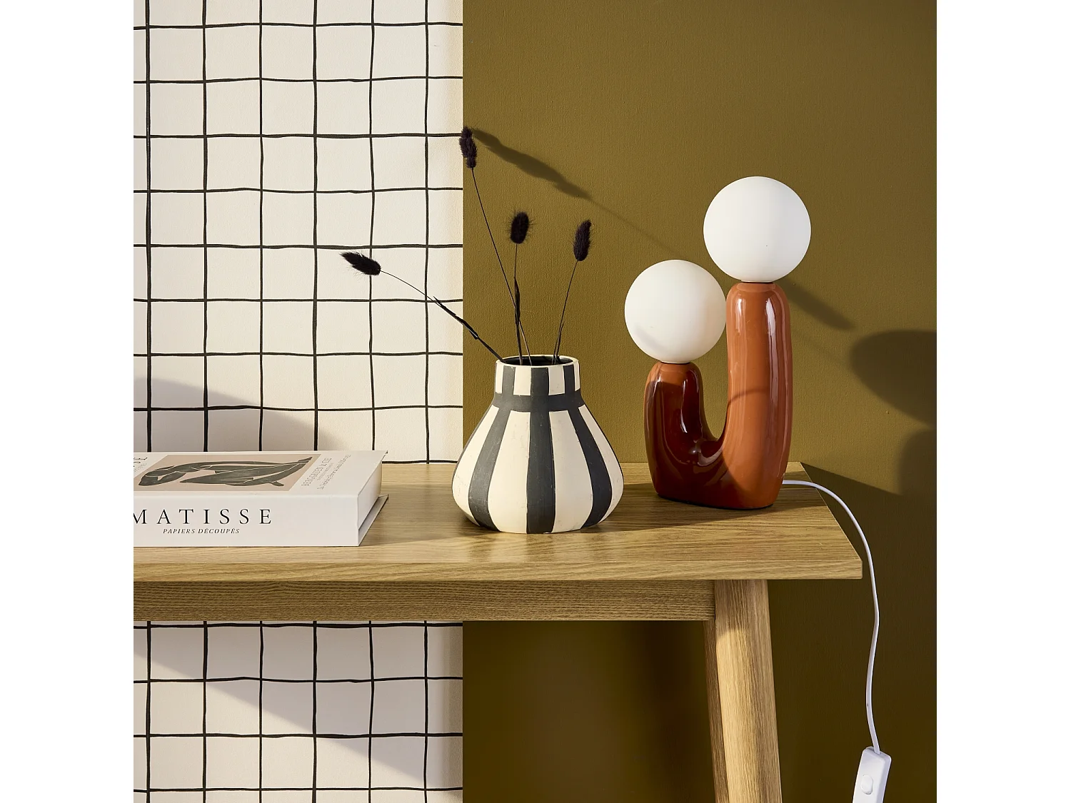 Lámpara de mesa orgánica de cerámica y vidrio terracotta