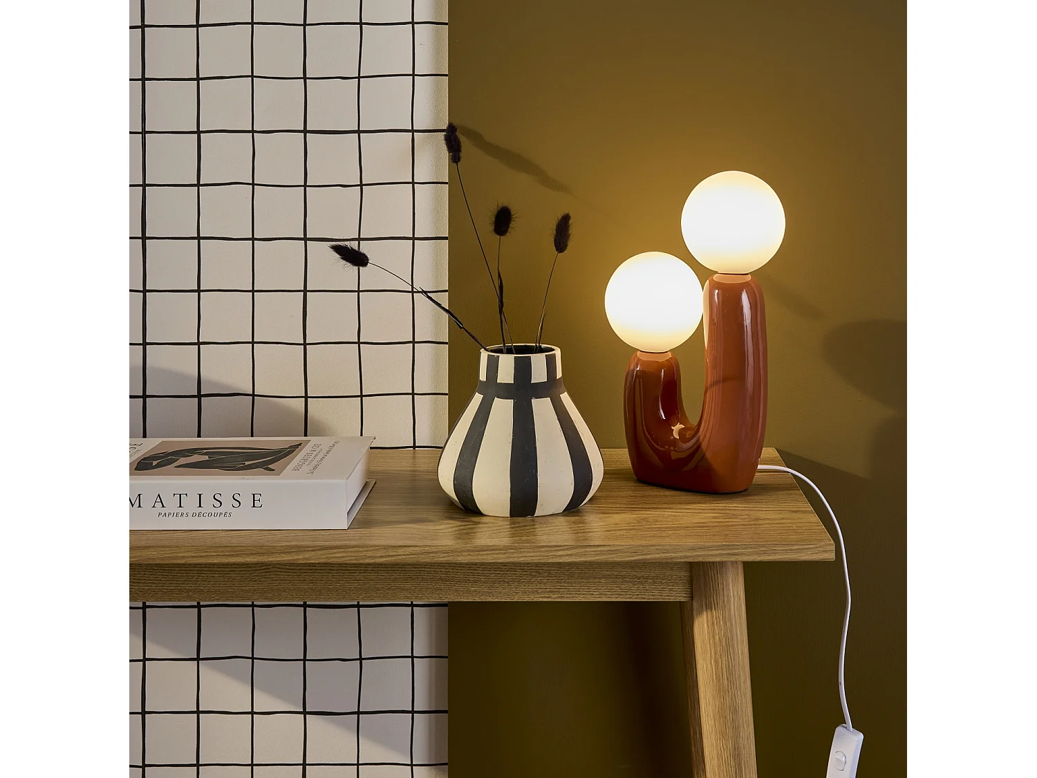 Lámpara de mesa orgánica de cerámica y vidrio terracotta