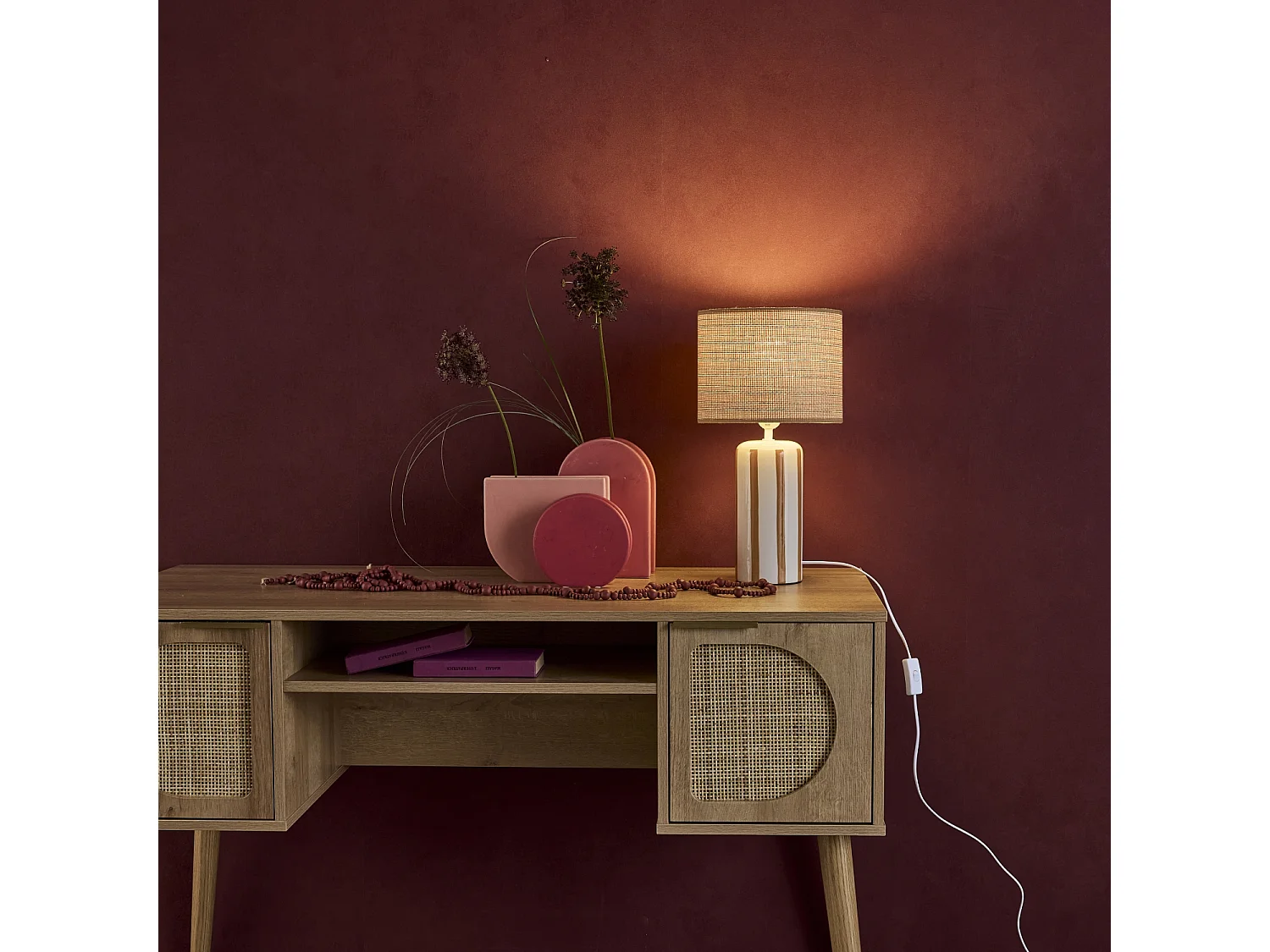 Lámpara de mesa interior cerámica pantalla efecto ratán mostaza