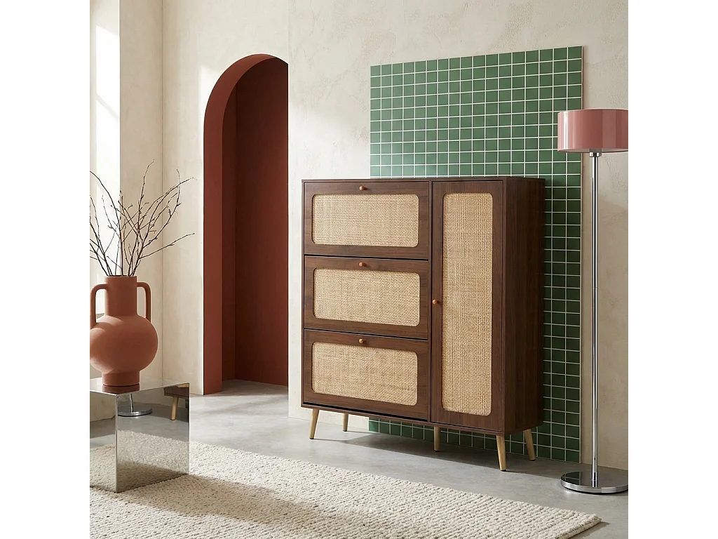 Meuble à chaussure cannage Bohème noyer. 3 abattants. 1 porte. 21 paires. 120 x 24 x 125 cm