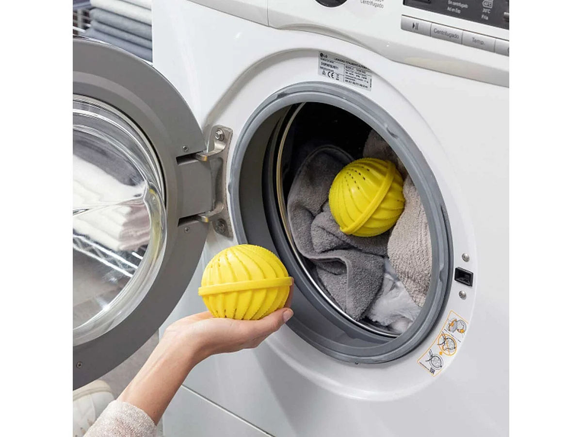 Pack de 2 bolas para lavar la ropa Delieco InnovaGoods sin detergente amarillo Ø10,5x9,4 cm