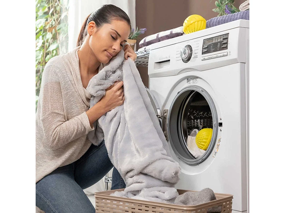 Pack de 2 bolas para lavar la ropa Delieco InnovaGoods sin detergente amarillo Ø10,5x9,4 cm