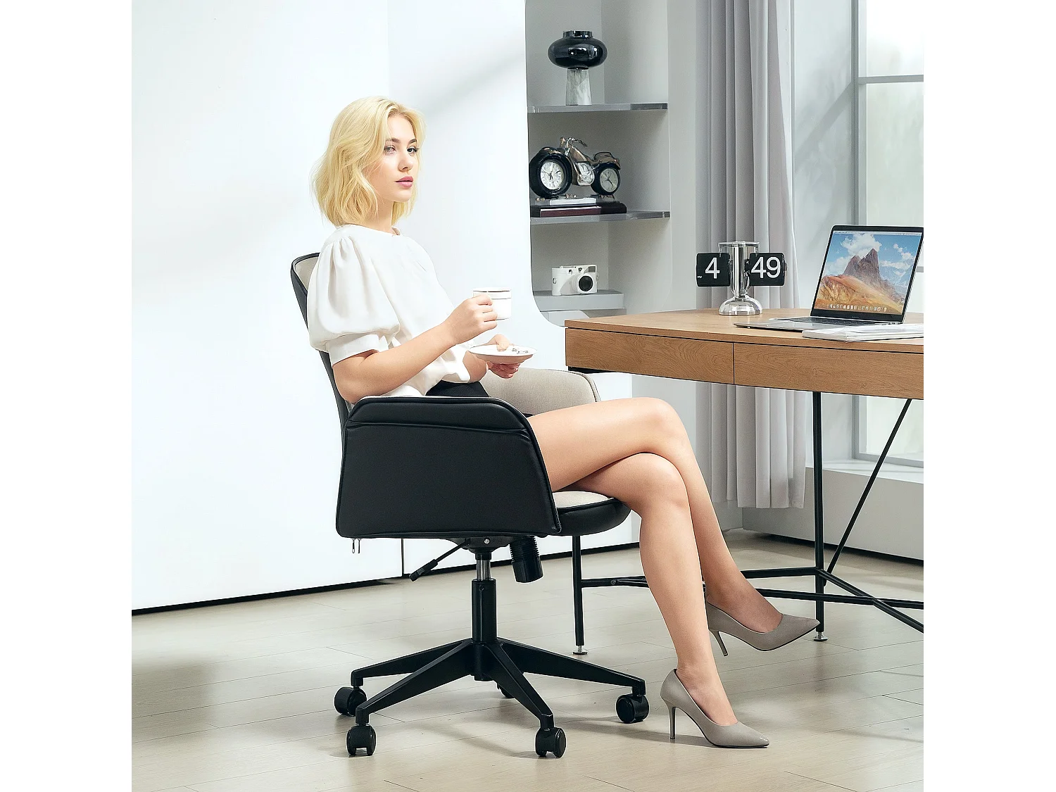 Cadeira de Escritório Giratória Ajustável Reykjavik em Bege e Preto para Conforto e Estilo