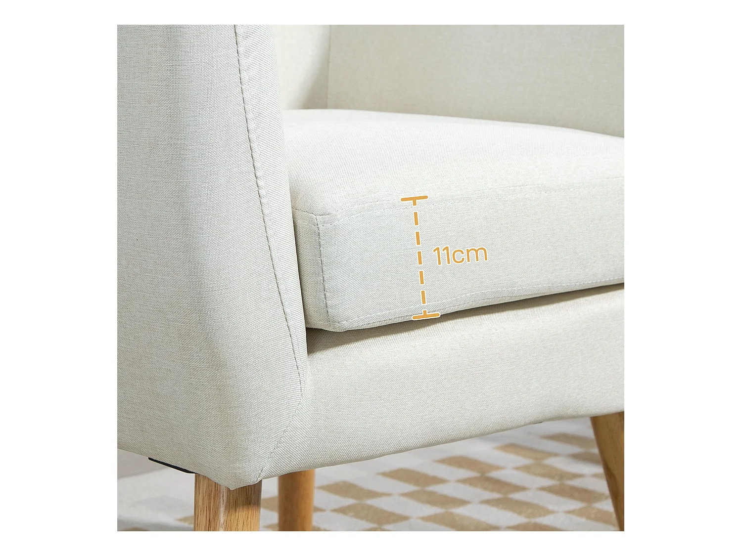 Poltrona Moderna de Estar e Dormitório com Braços e Pés de Madeira - Modelo Helsinki em Creme