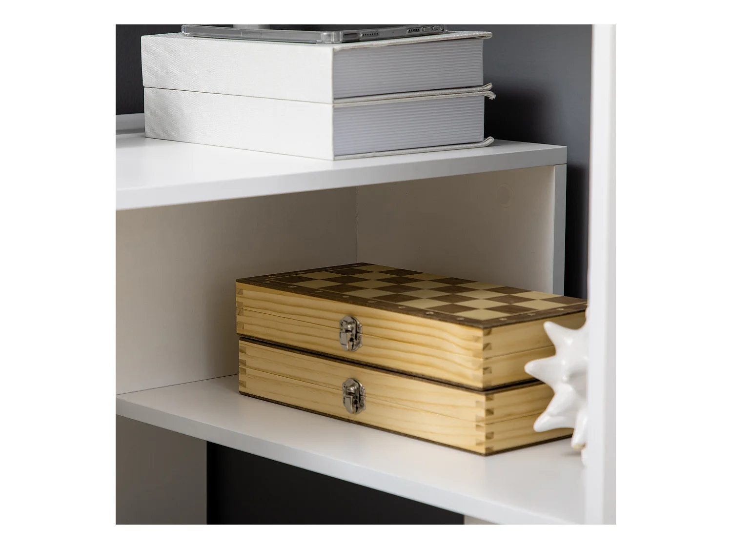 Scrivania angolare in truciolato con ripiano a 4 livelli bianca