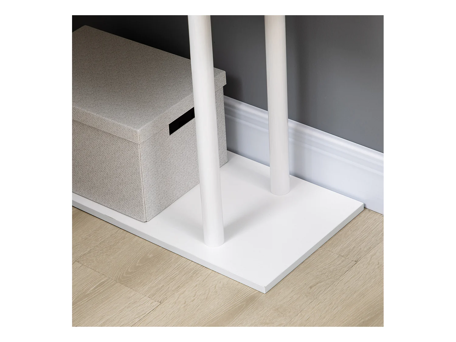 Scrivania angolare in truciolato con ripiano a 4 livelli bianca