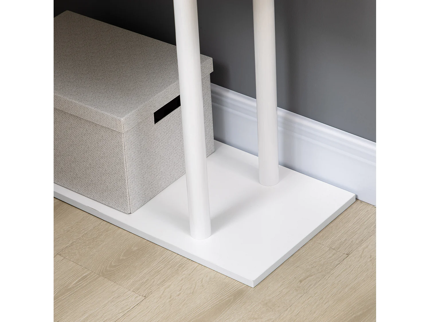 Scrivania angolare in truciolato con ripiano a 4 livelli bianca