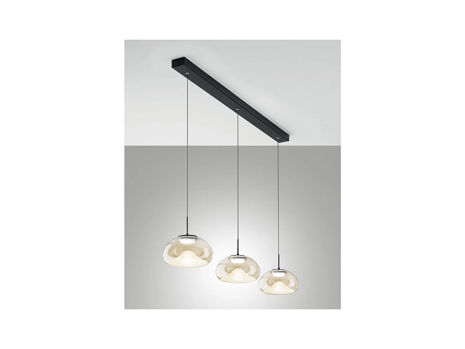 Brena - Lámpara colgante Fabas Luce de 3 luces - LED regulable de 30 W - Diseño lineal color coñac