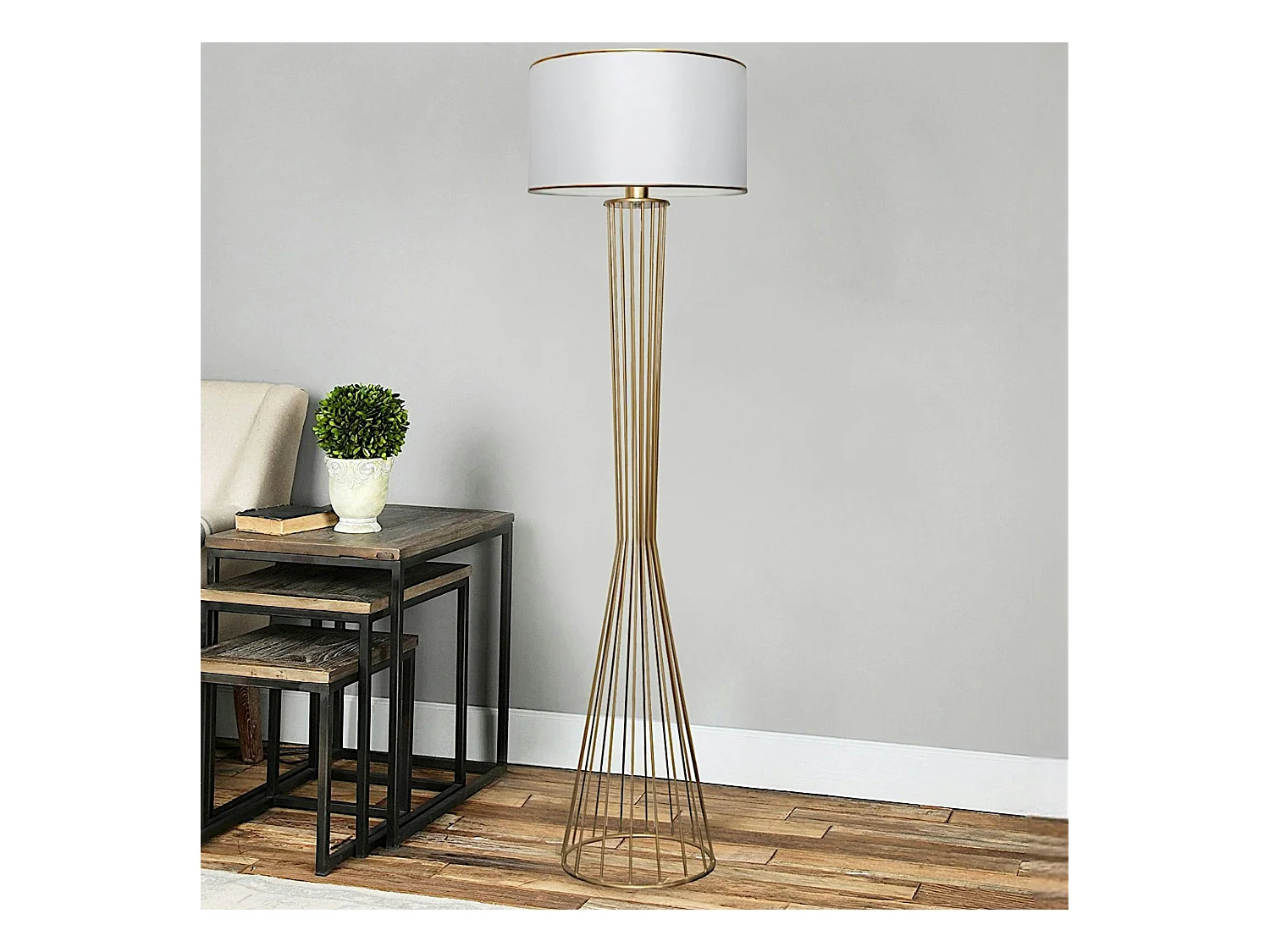 Lampadaire salon moderne doré avec abat-jour blanc SINOP