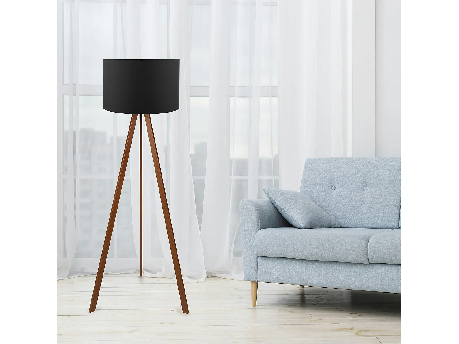 Lampadaire trépied effet bois noyer, abat-jour noir KILIS
