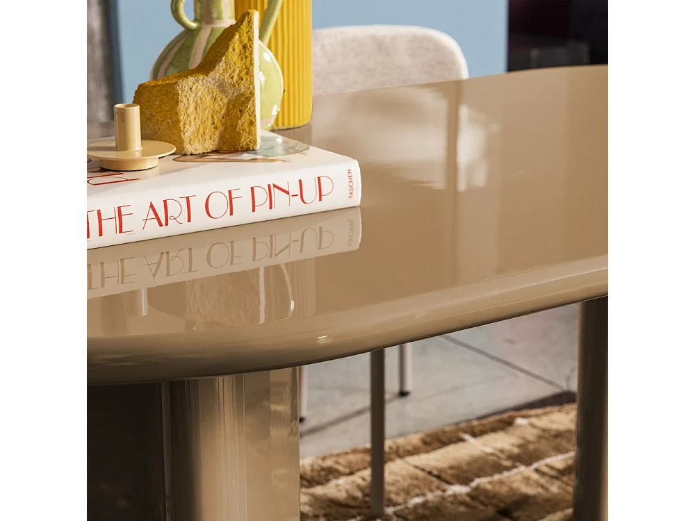 Glossi - Table à manger 6 personnes ovale en bois laqué - Marron