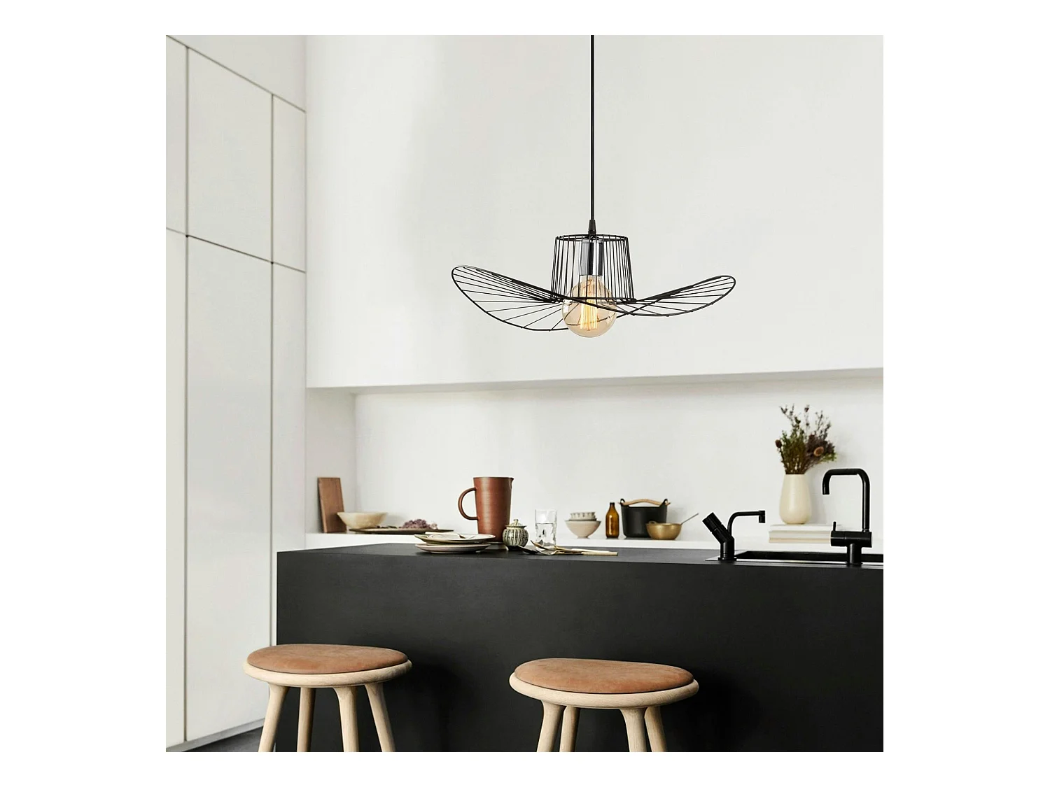 Suspension design noire métal filaire forme ondulée SINOP