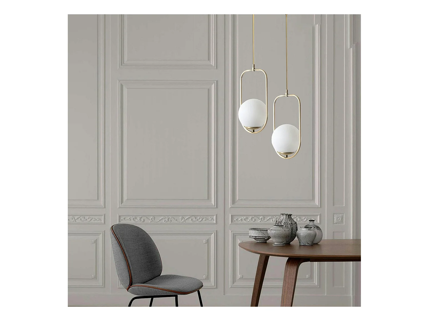 Suspension design dorée 2 globes blancs sur cadres SIERRE