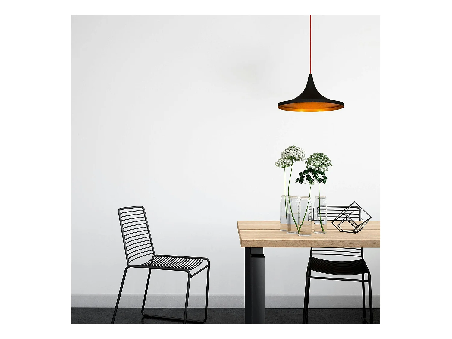 Suspension moderne noire mate câble rouge, forme évasée SILE