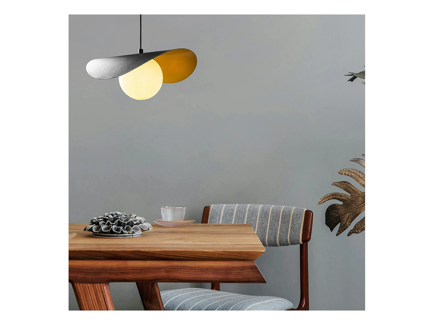 Suspension design noire & doré abat-jour galbé 1 globe SINOP