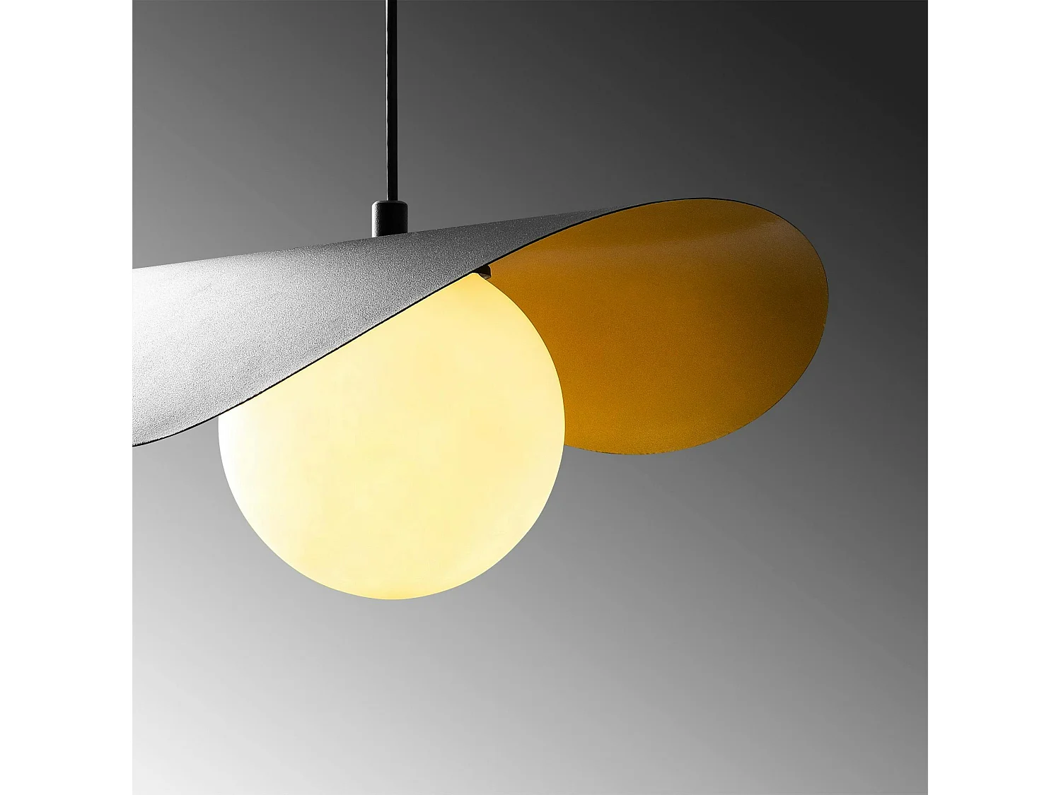 Suspension design noire & doré abat-jour galbé 1 globe SINOP