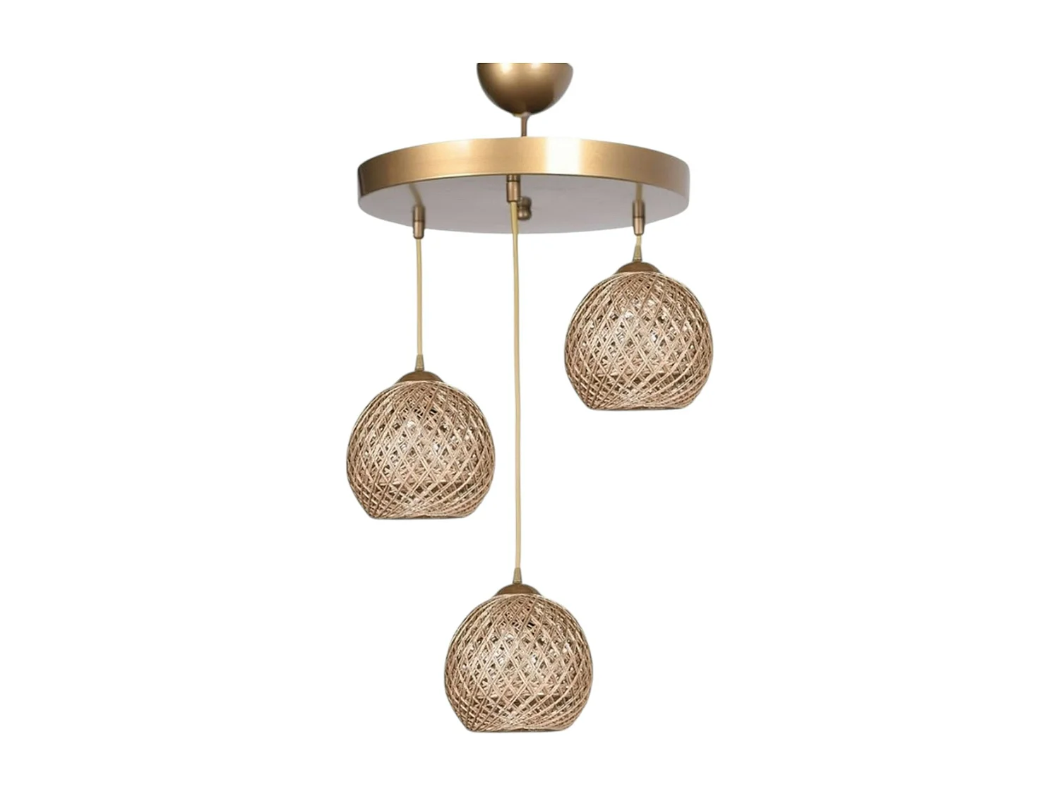 Suspension moderne 3 abat-jour tressés finition dorée AROSA