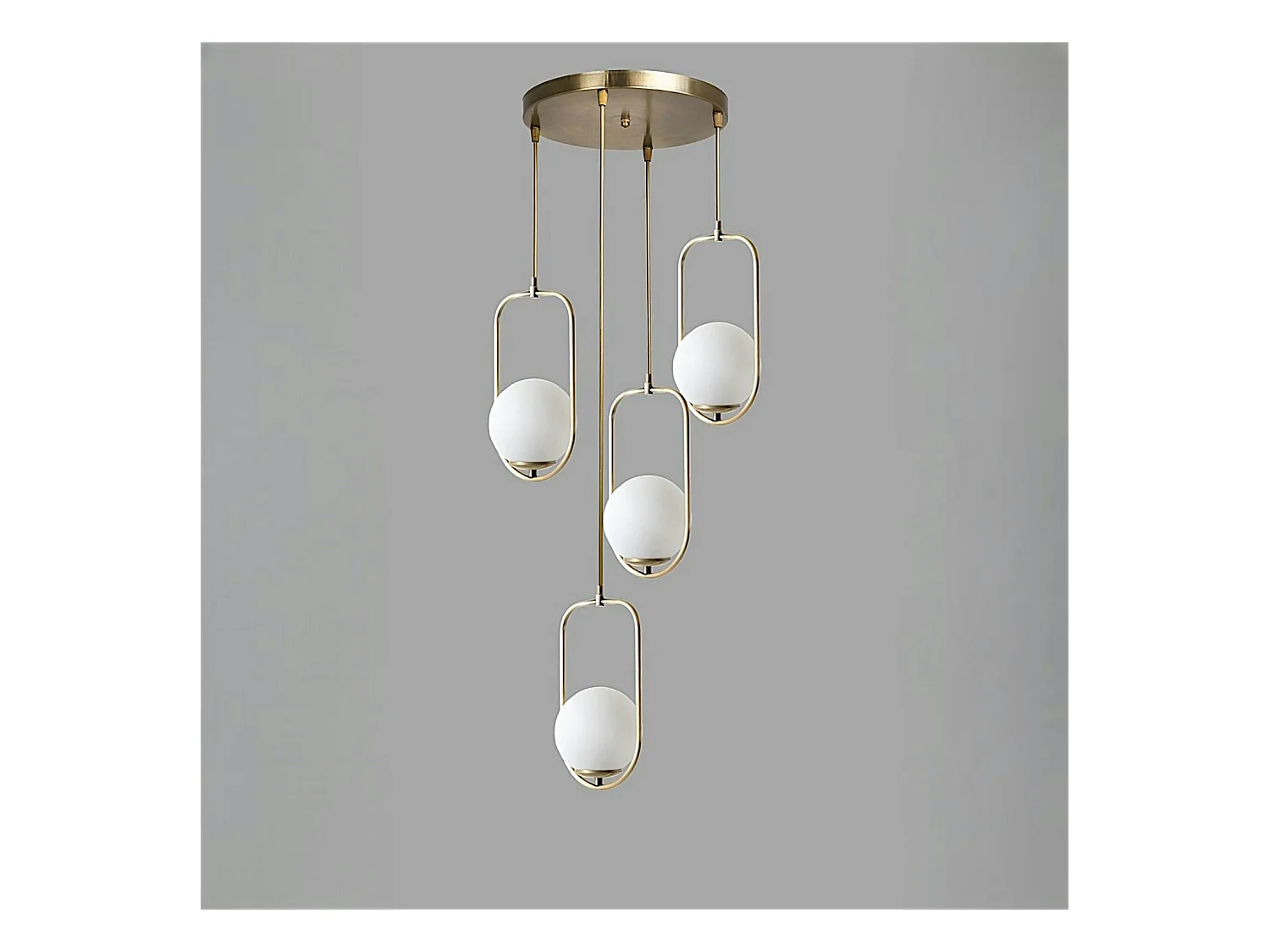Suspension vintage cuivrée 4 globes blancs sur cadres SIERRE