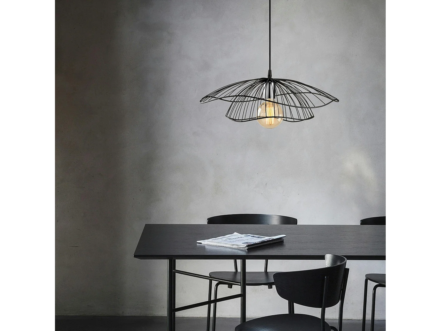 Suspension design métal noir filaire forme fleur SINOP