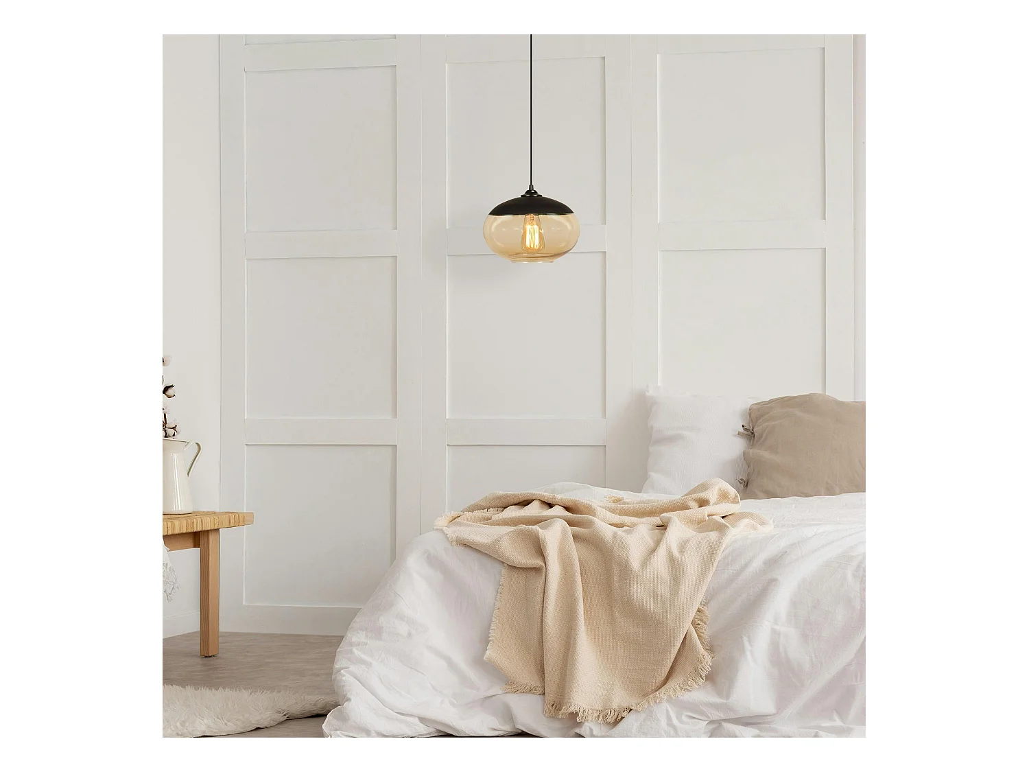 Suspension verre ambré et métal noir, forme ovale SIVAS