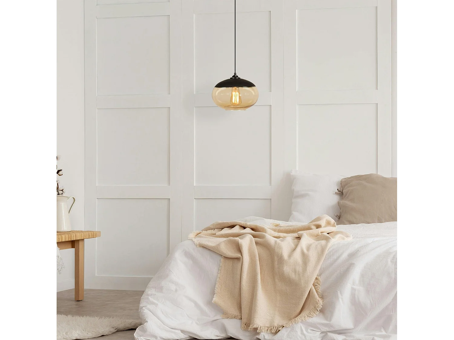 Suspension verre ambré et métal noir, forme ovale SIVAS