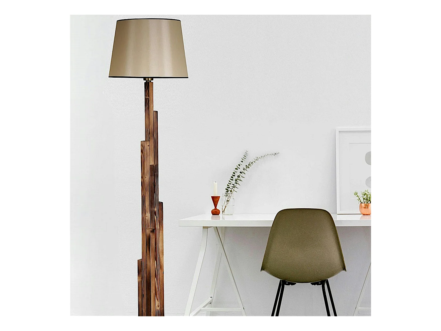 Lampadaire salon en bois sculpté abat-jour beige ANZIO
