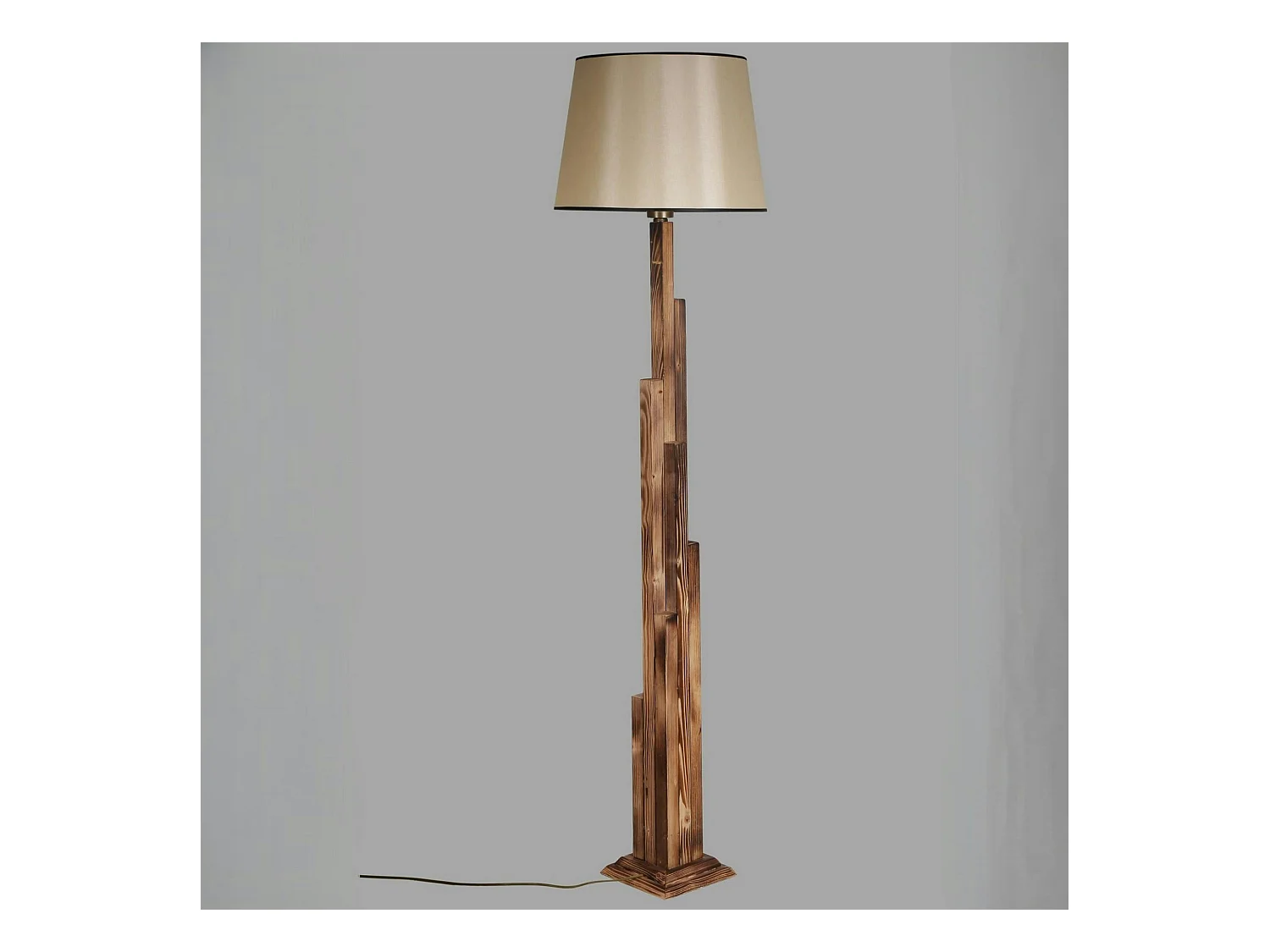 Lampadaire salon en bois sculpté abat-jour beige ANZIO