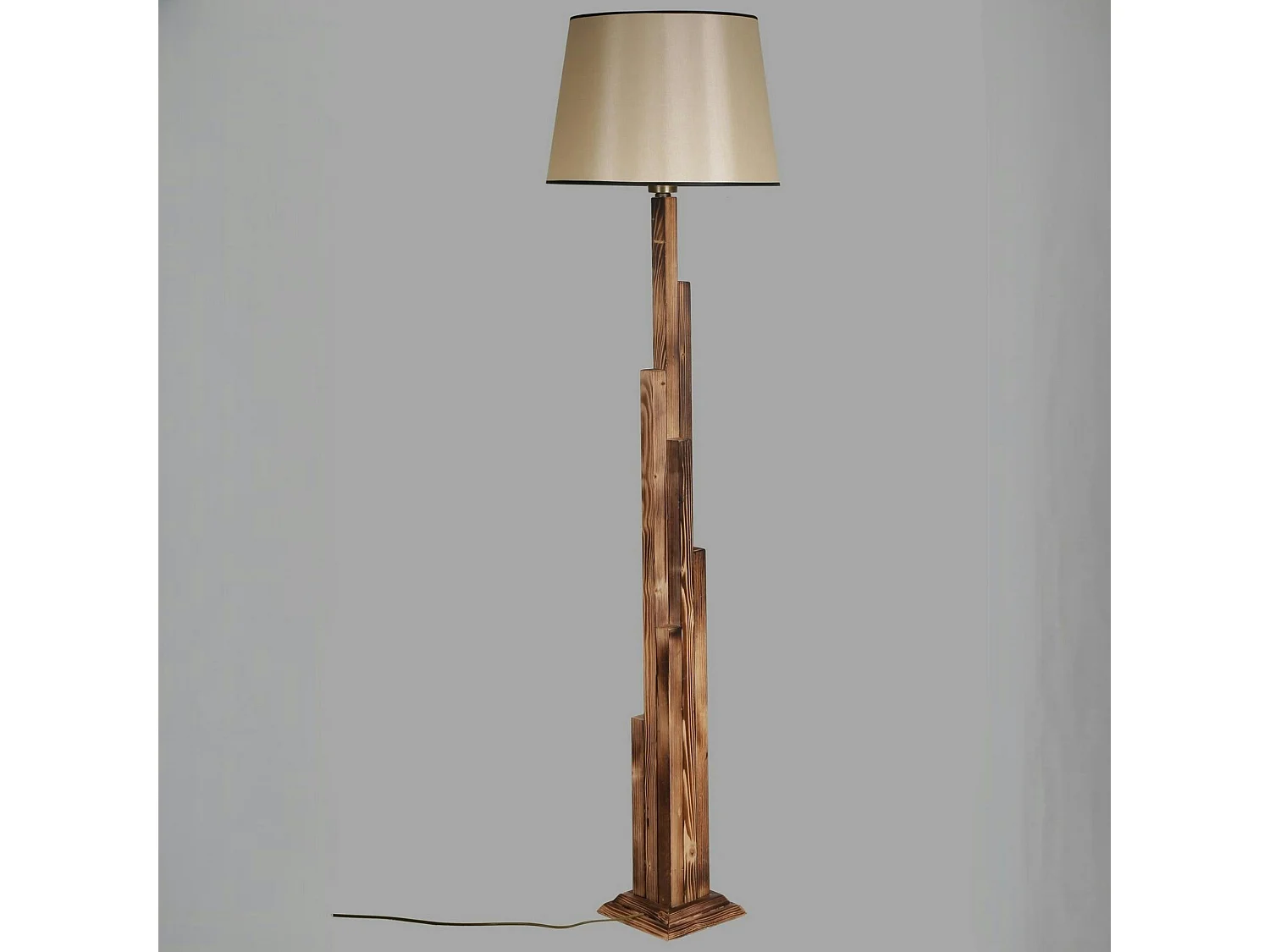 Lampadaire salon en bois sculpté abat-jour beige ANZIO
