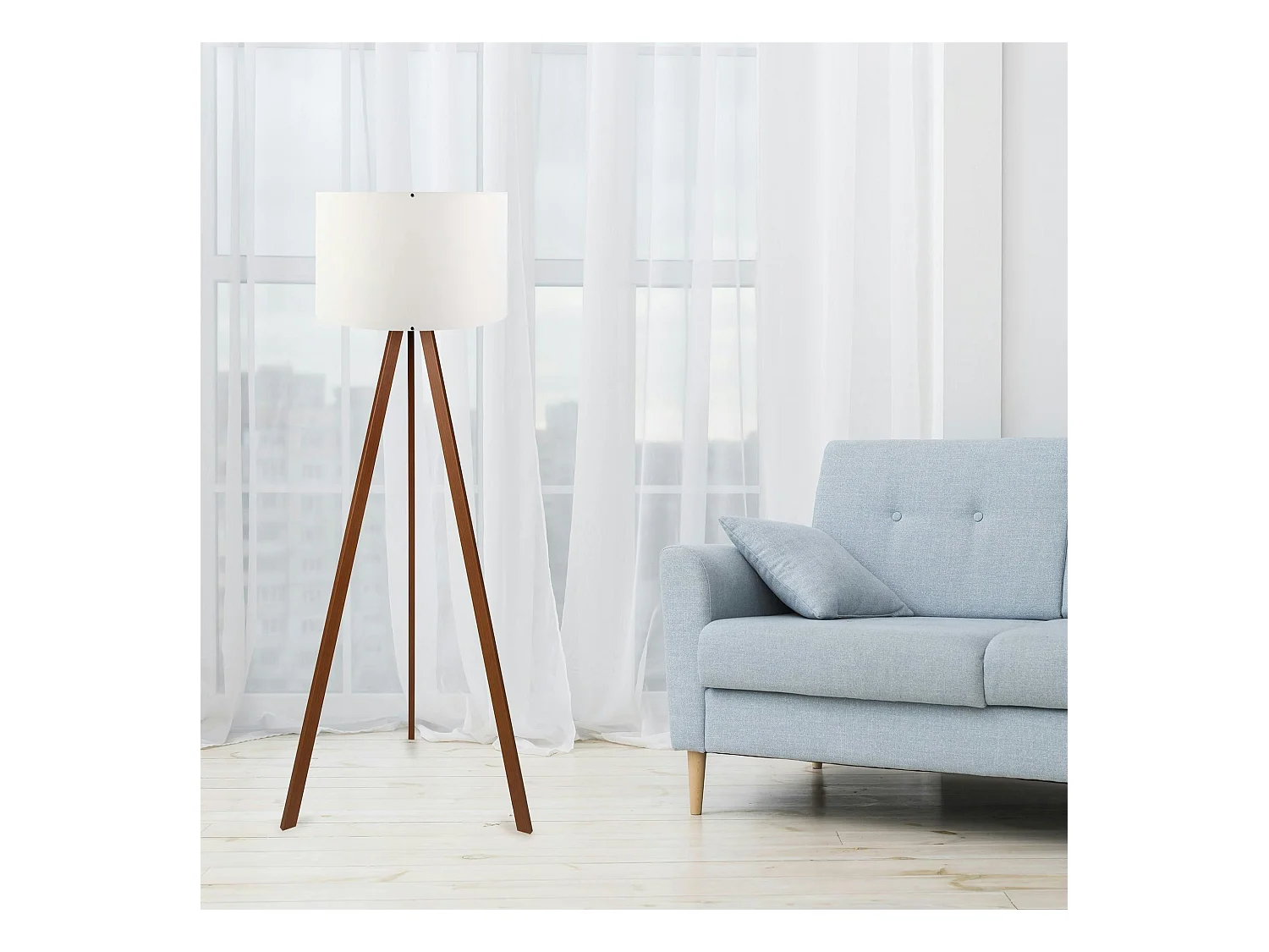 Lampadaire trépied effet bois noyer, abat-jour blanc KILIS