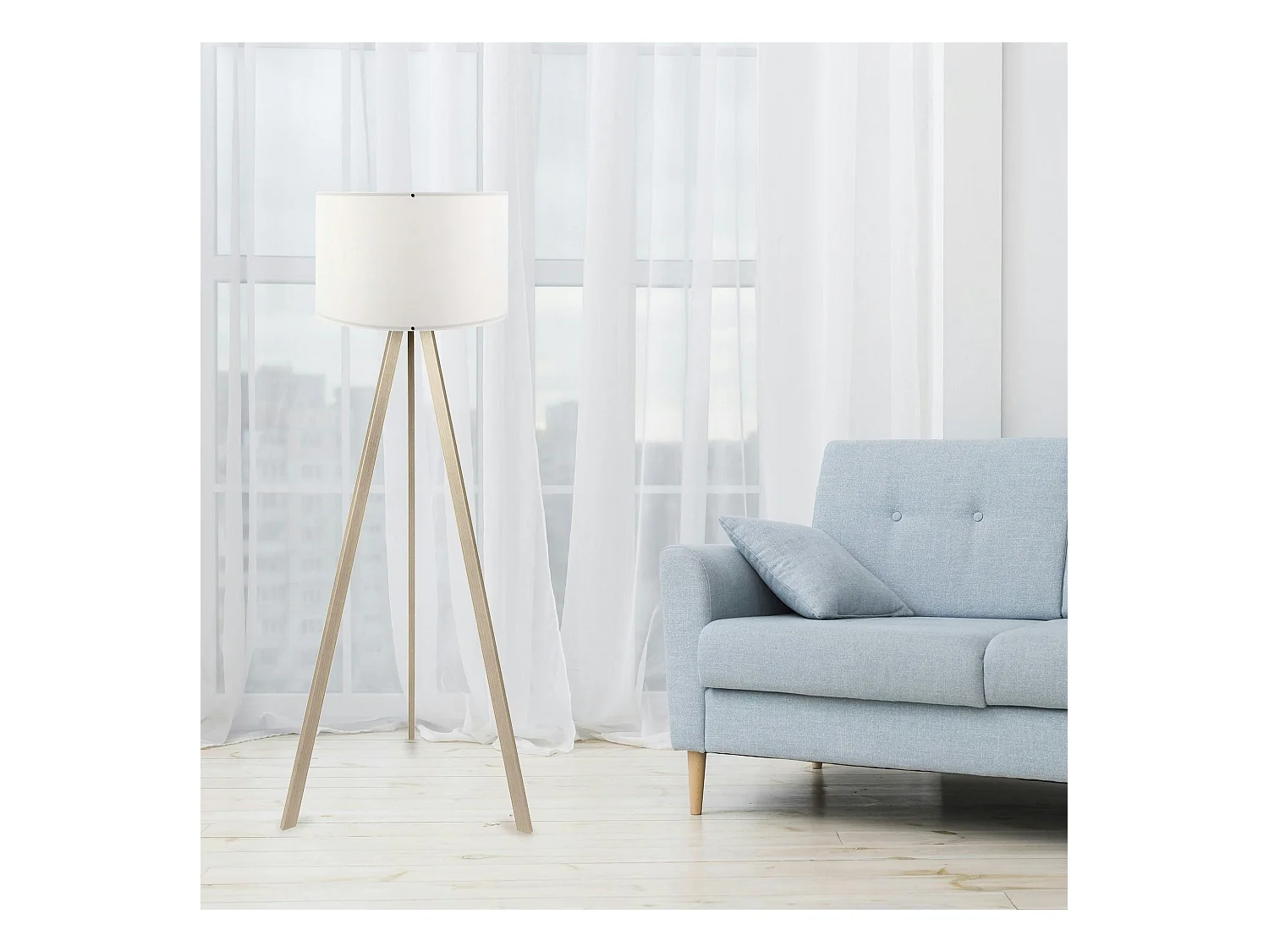 Lampadaire trépied effet bois clair, abat-jour blanc KILIS