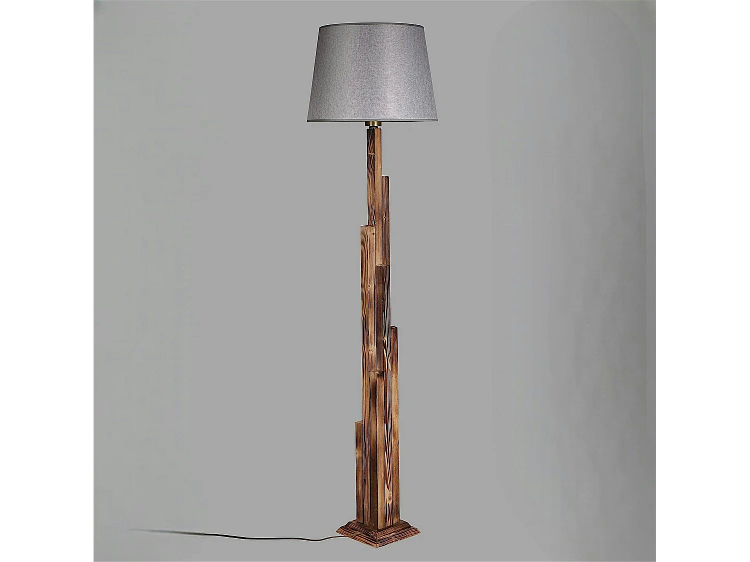Lampadaire salon en bois sculpté abat-jour gris ANZIO