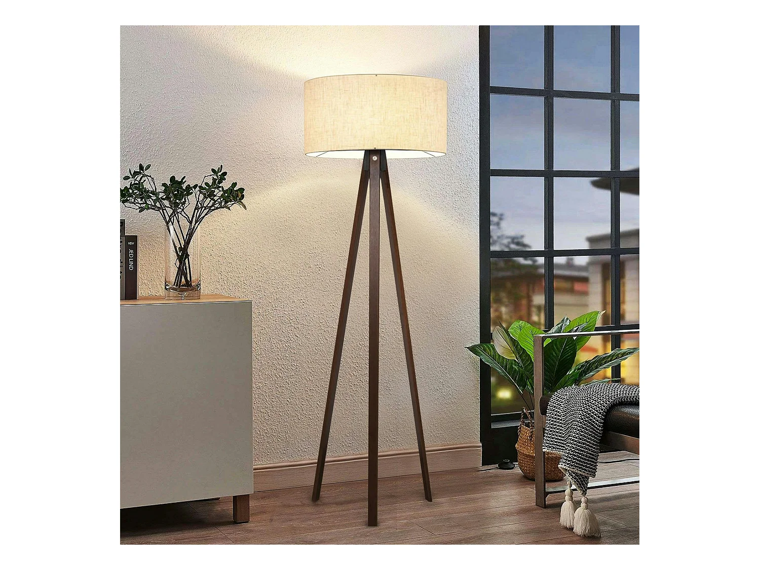 Lampadaire trépied effet bois brun, abat-jour beige KILIS