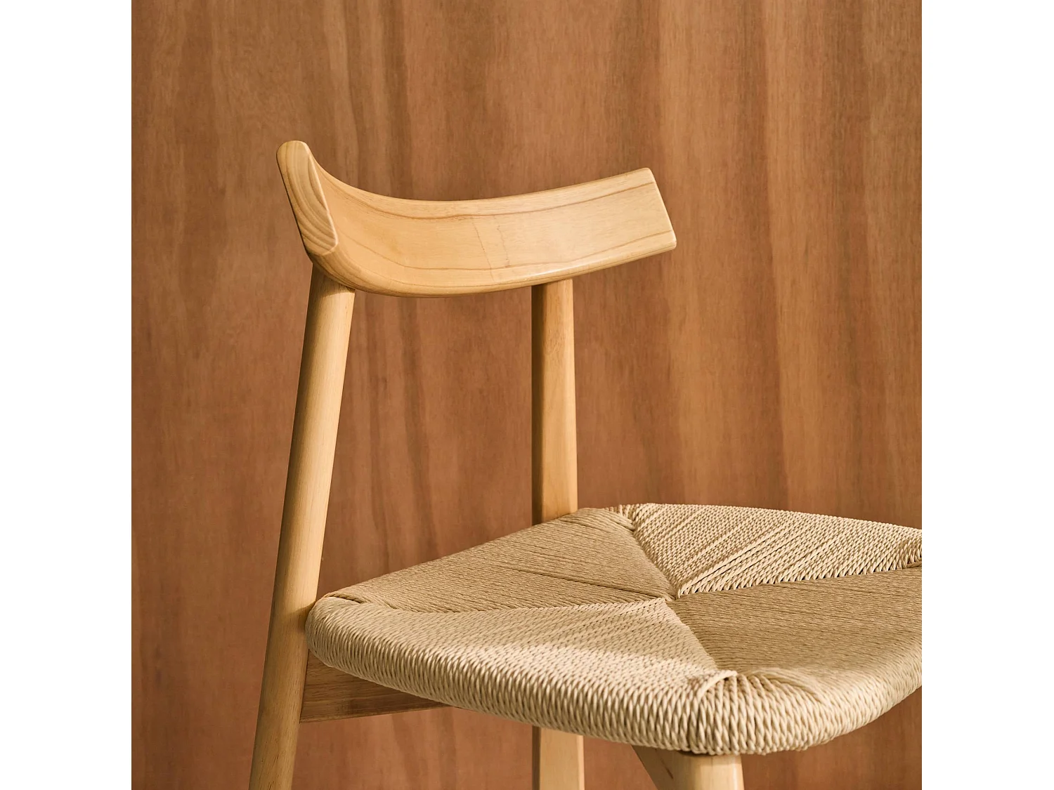 Lot de 2 chaises scandinaves en bois d'hévéa naturel et assise en corde beige