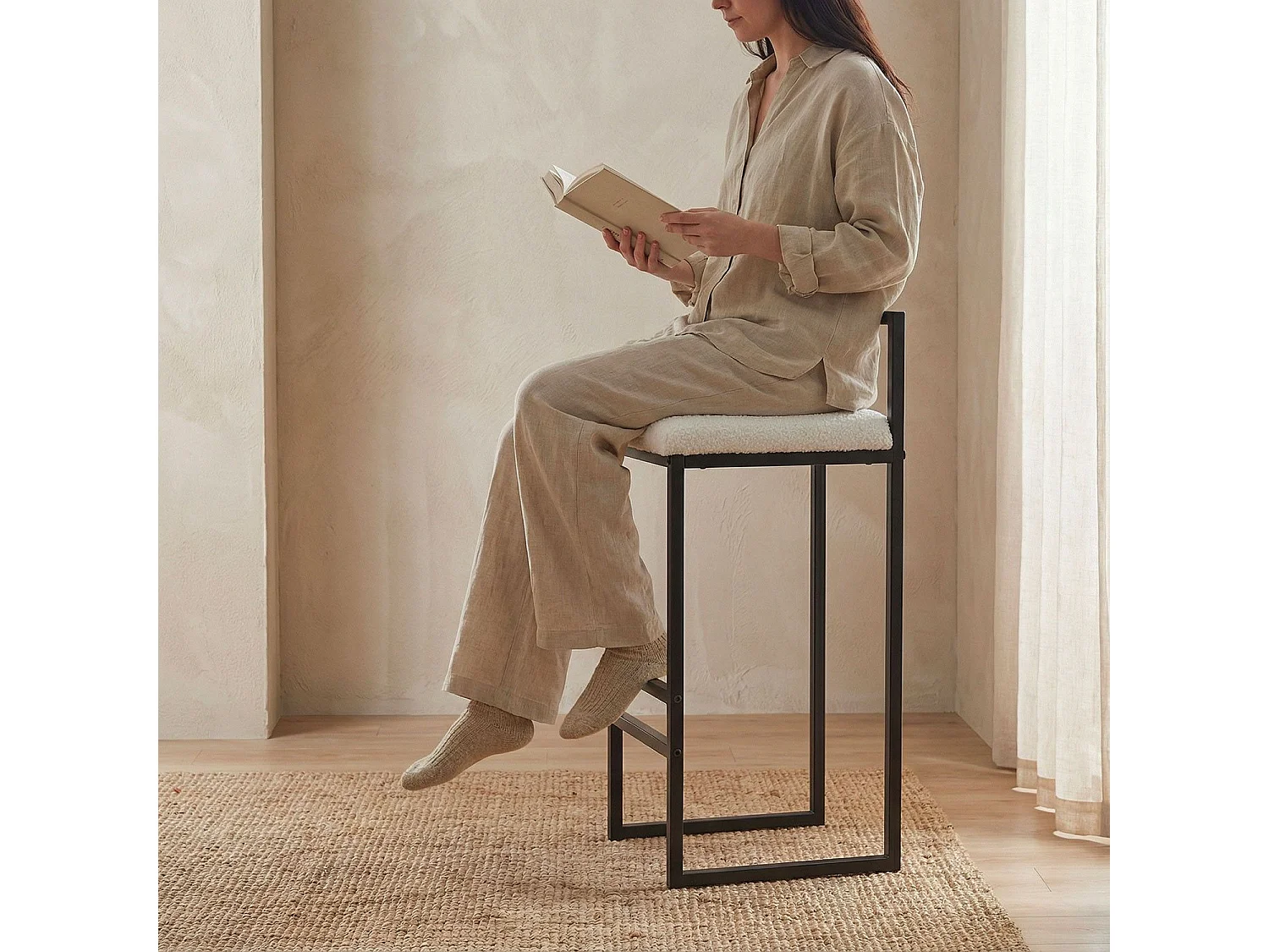 Tabouret de bar en métal Drakkar Noir et Tissu bouclette Crème