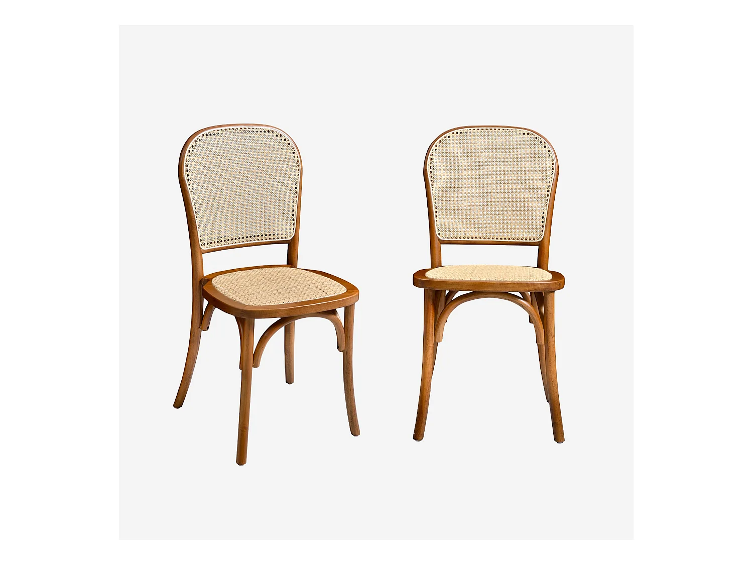 Lot de deux chaises naturelles vintage en bois effet noyer avec assise et dossier en rotin