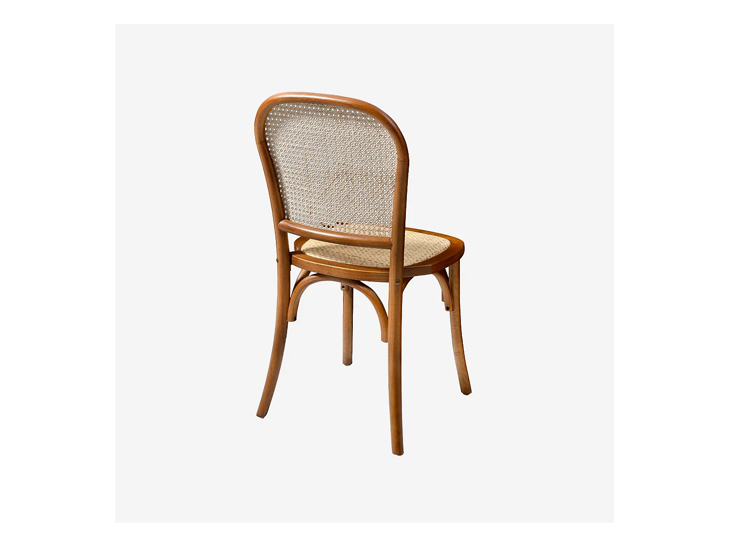 Lot de deux chaises naturelles vintage en bois effet noyer avec assise et dossier en rotin