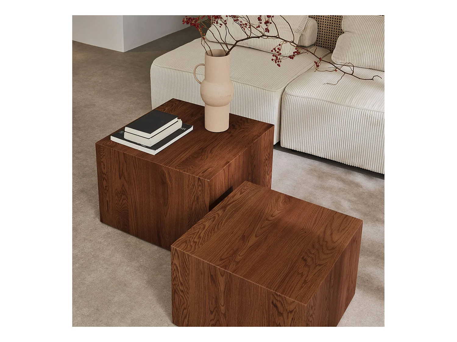 Lot de 2 tables basses rondes effet noyer. Ø58 x H 40cm / Ø50 x H 33cm SYLVA