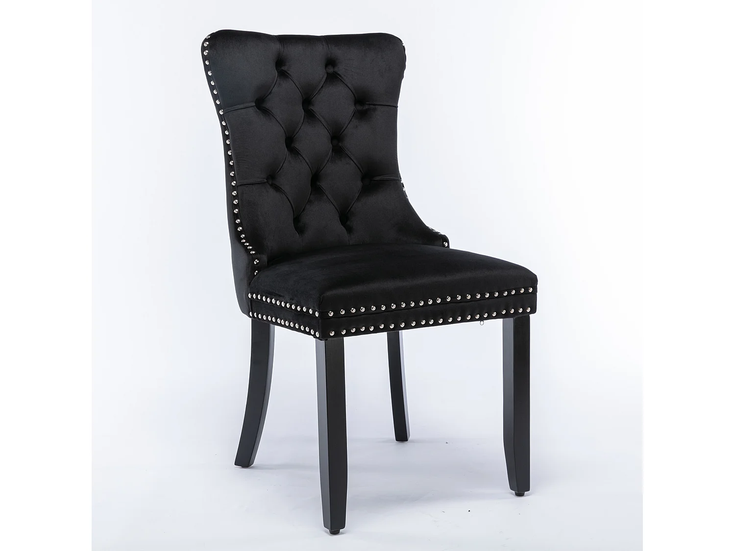 Lot de 2 chaises velours noir avec boutons capitonnés et garniture cloutée, pieds en bois