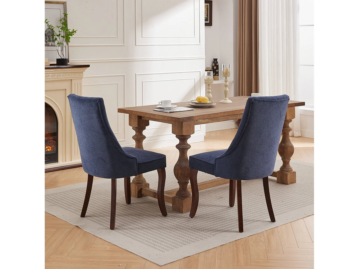 Set van 2 blauwe stoelen met gebogen houten poten en hoge rugleuningen