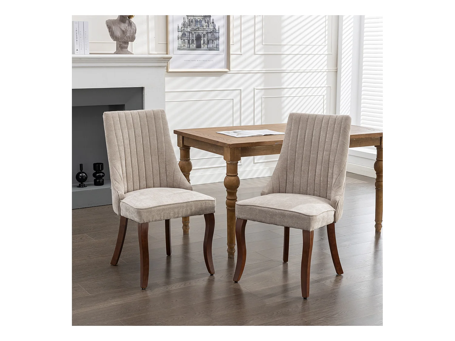 Lot de 2 chaises beiges avec pieds en bois courbés et dossiers hauts