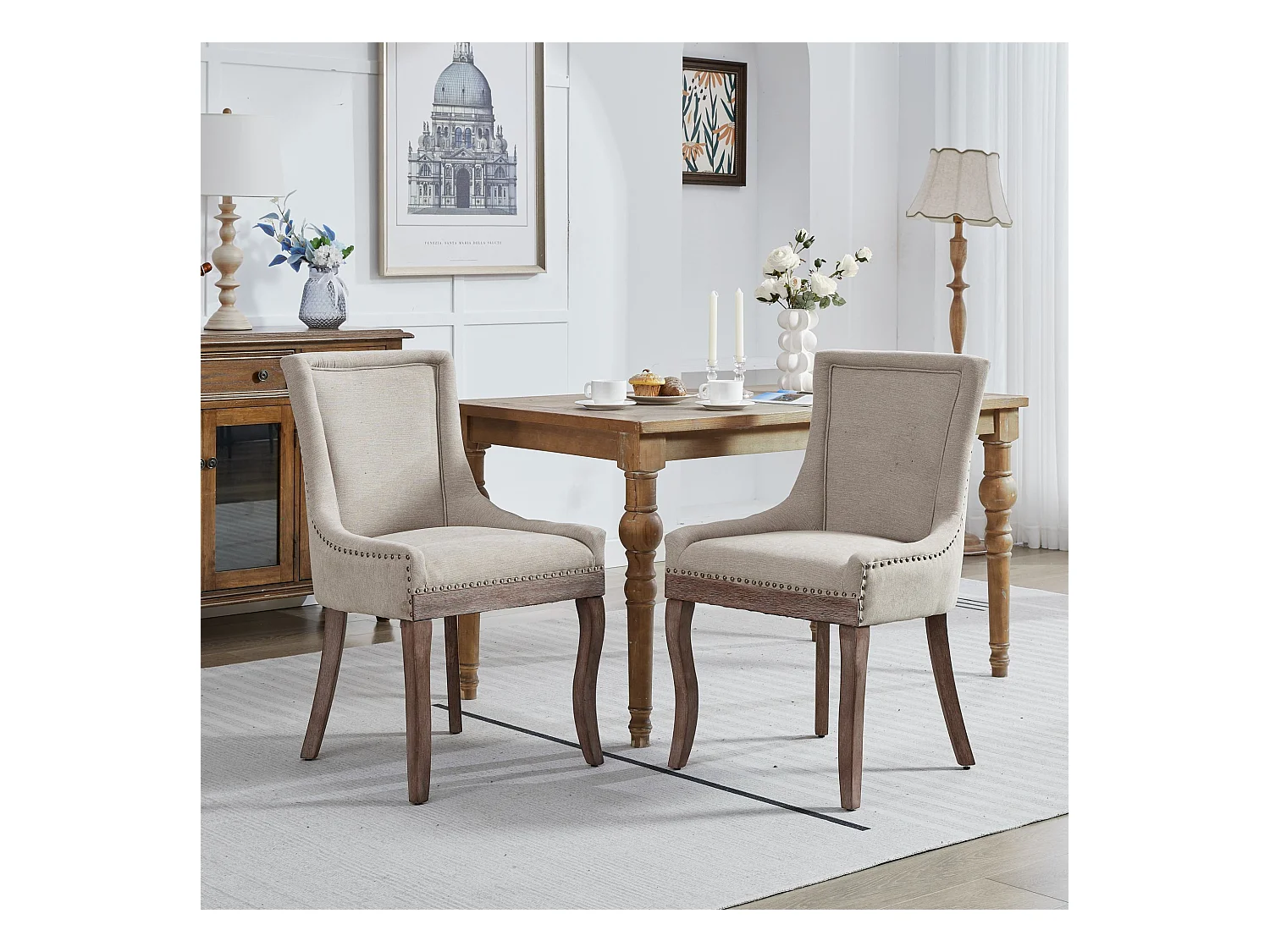 Lot de 2 chaises beiges avec pieds en bois courbé et garniture cloutée