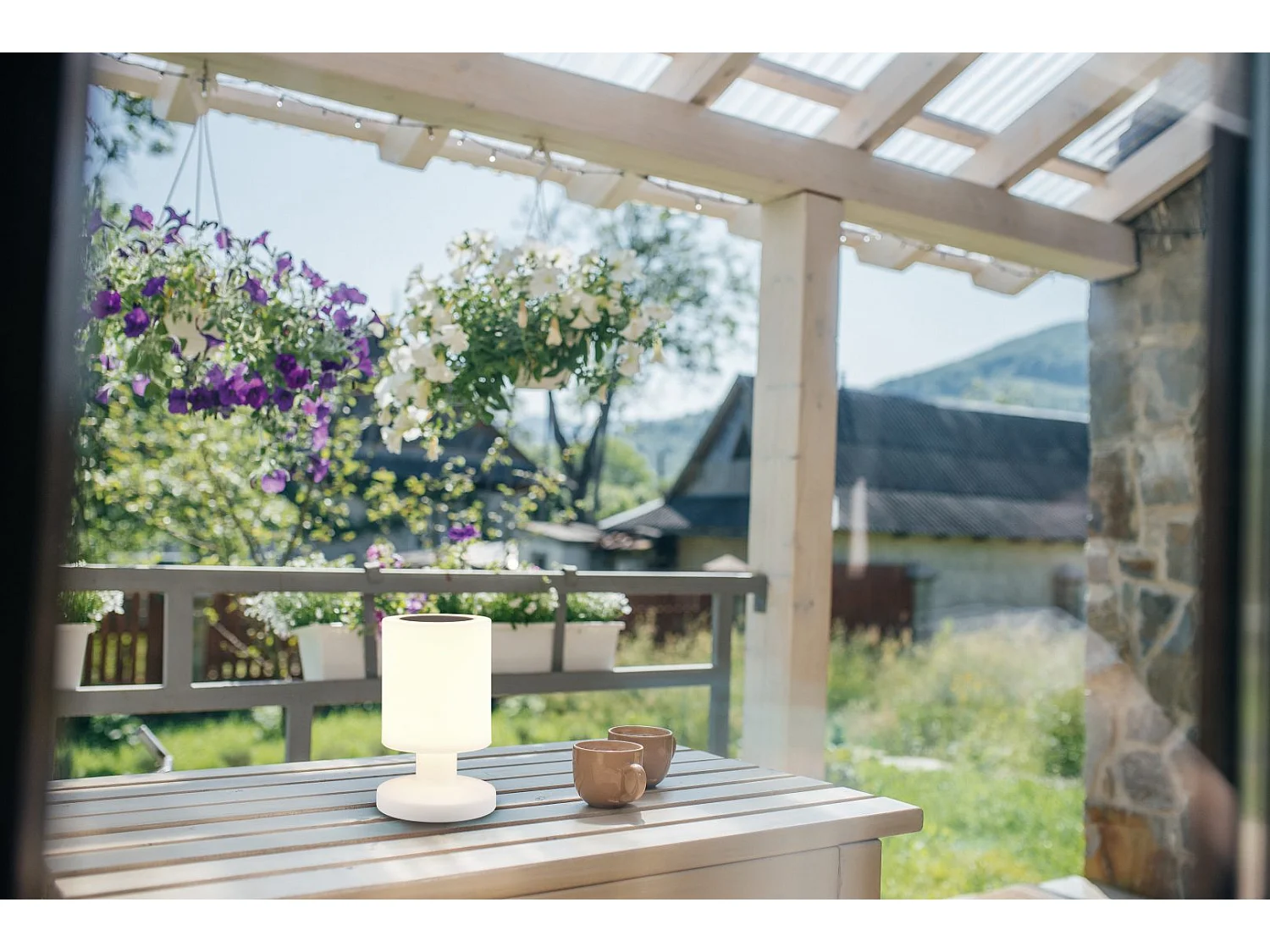 Lampada da tavolo LED, plastica, bianco, 13x20,5x13 cm, Silva