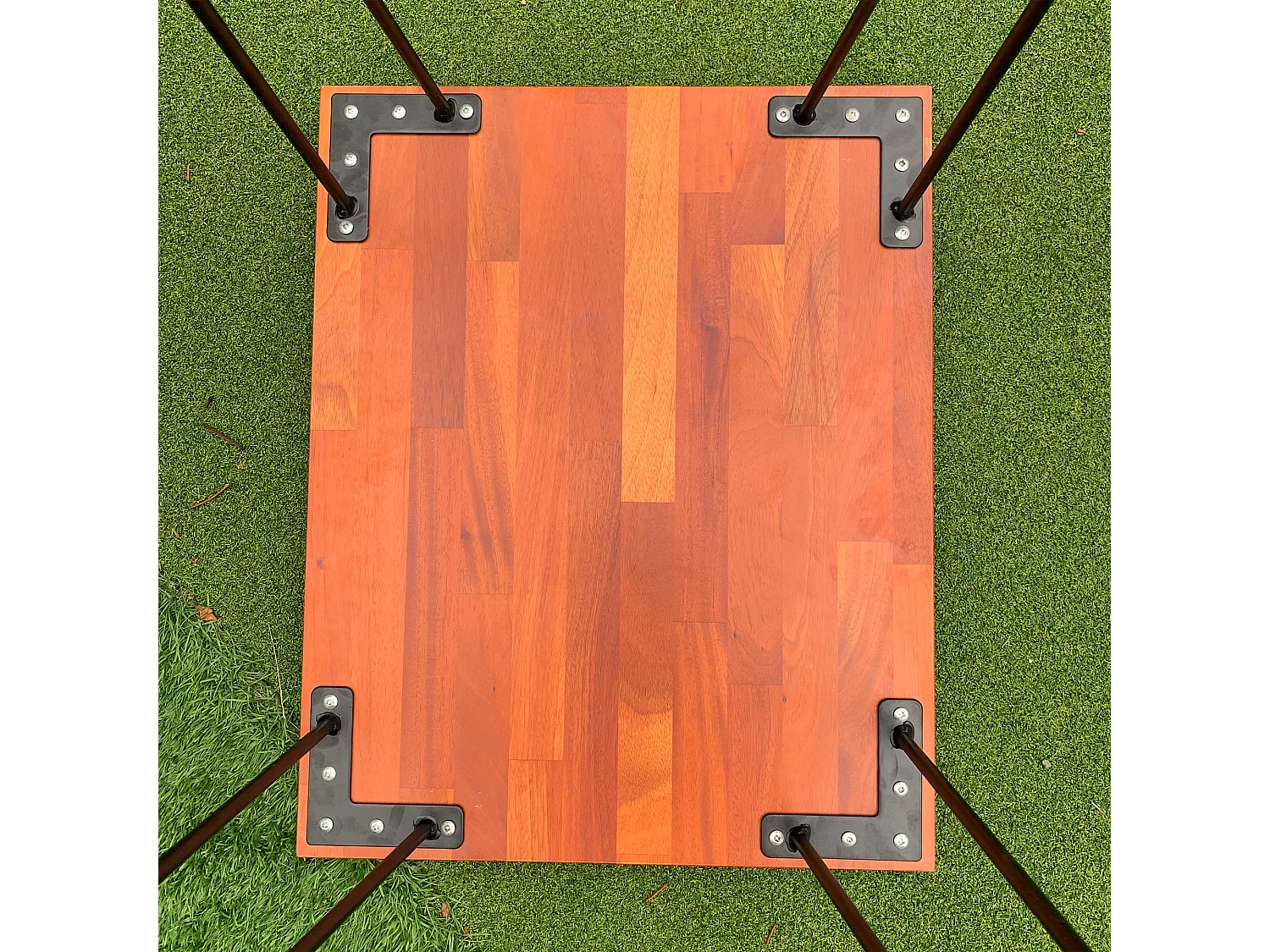 Table basse en bois texturé, pieds noirs 55,5x45x53cm