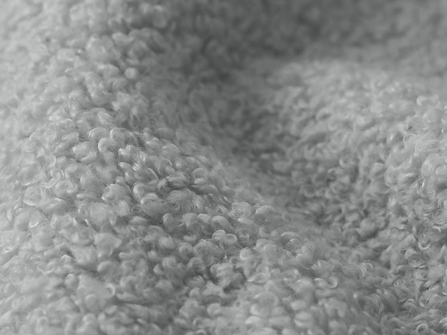 Canapé 3 places convertible en tissu bouclette - gris clair - GINOSA