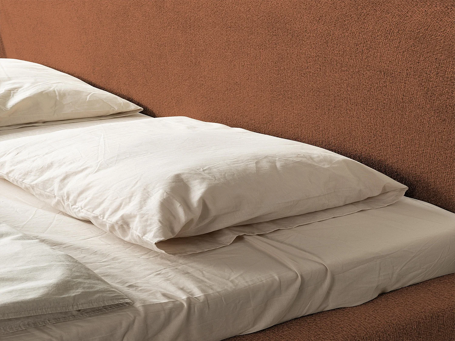 Lit rembourré avec rangement 208 x 224 - en Chenille - terre cuite - MAKANA