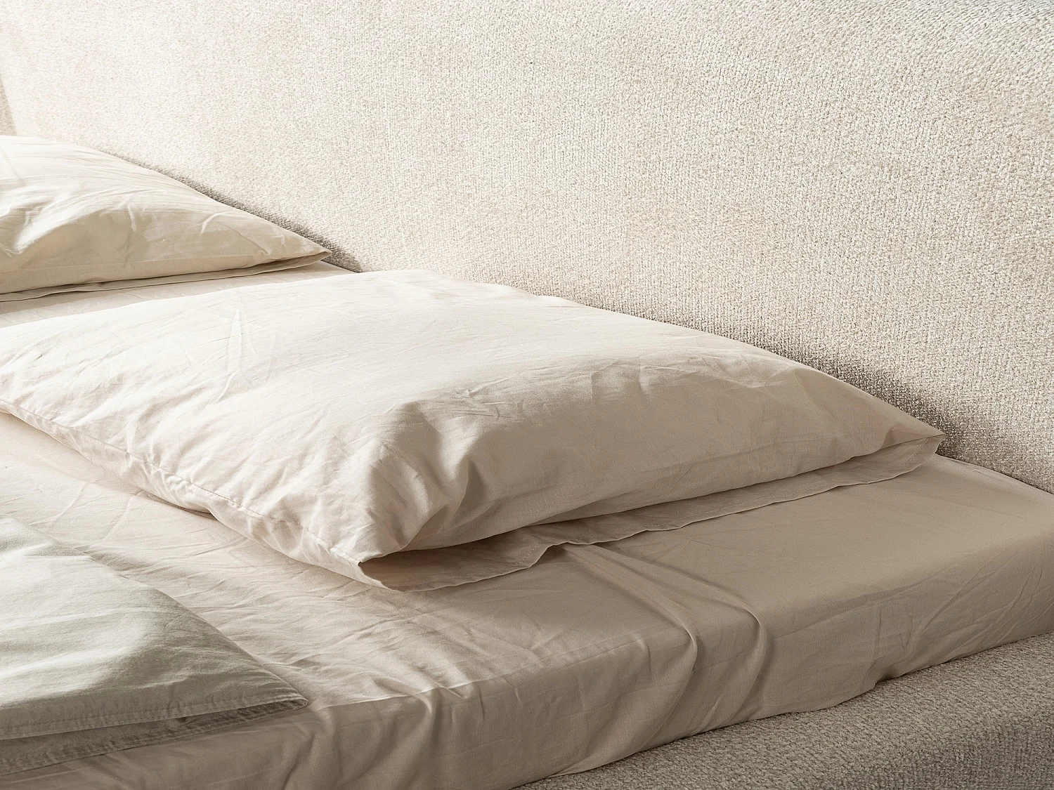 Lit rembourré avec rangement 248 x 224 - en Chenille - beige - MAKANA