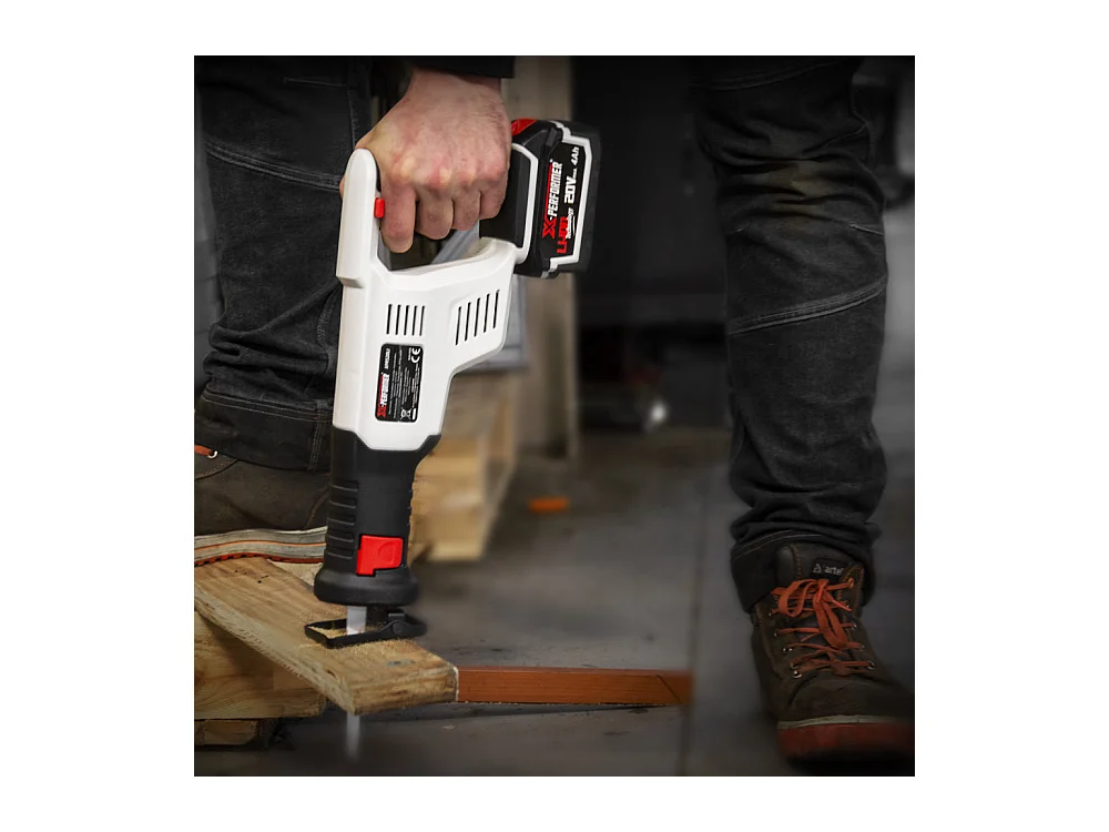 Scie sabre sans fil X-Performer 20V avec batterie 4Ah et chargeur rapide 2H