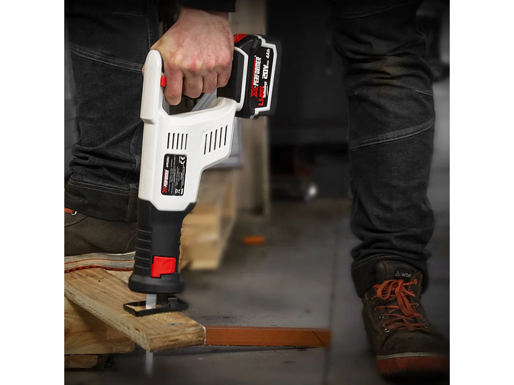 Scie sabre sans fil X-Performer 20V avec batterie 4Ah et chargeur rapide 2H