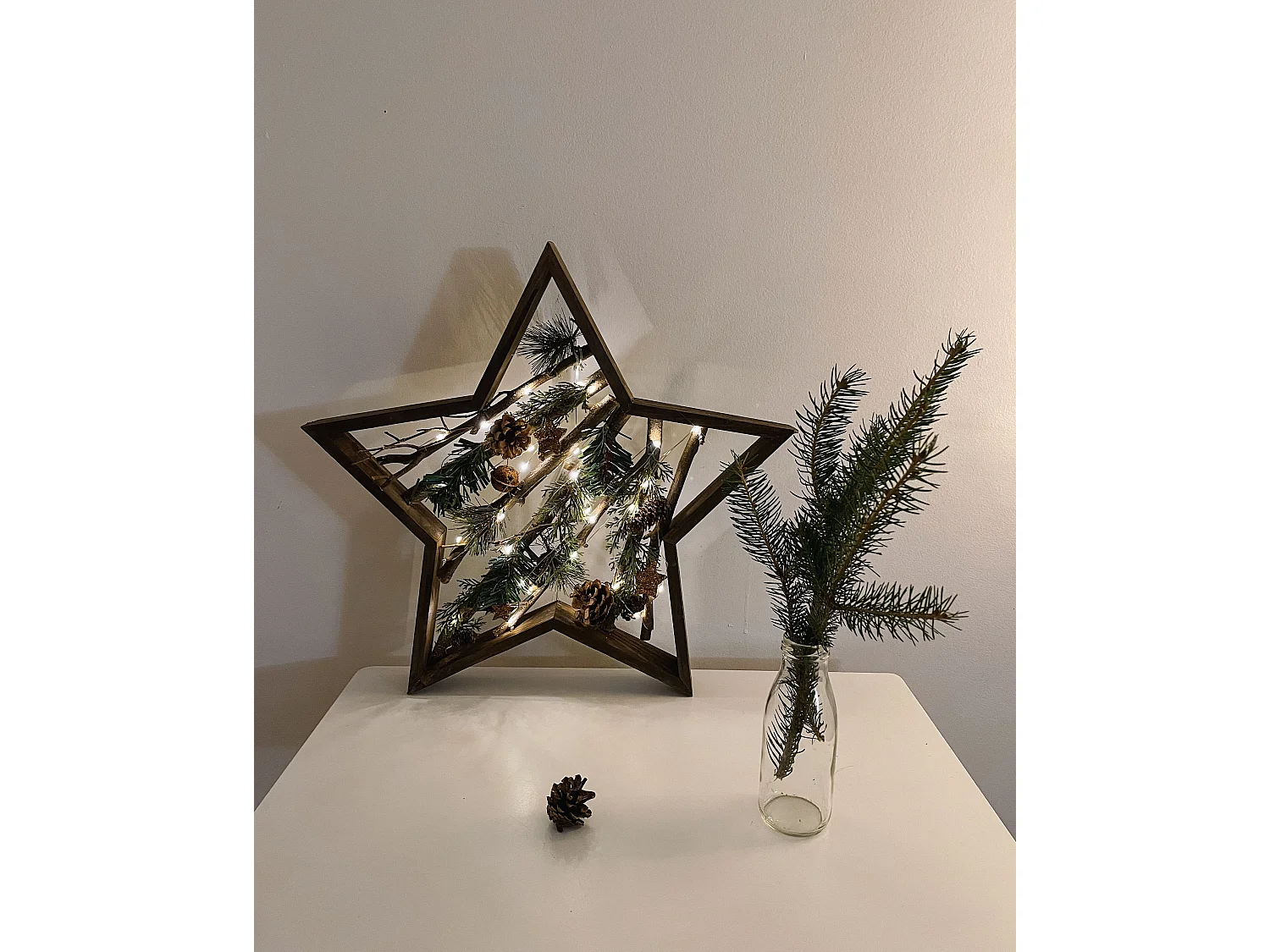 Figurine d'étoile de Noël à LED bois sombre DOKKA